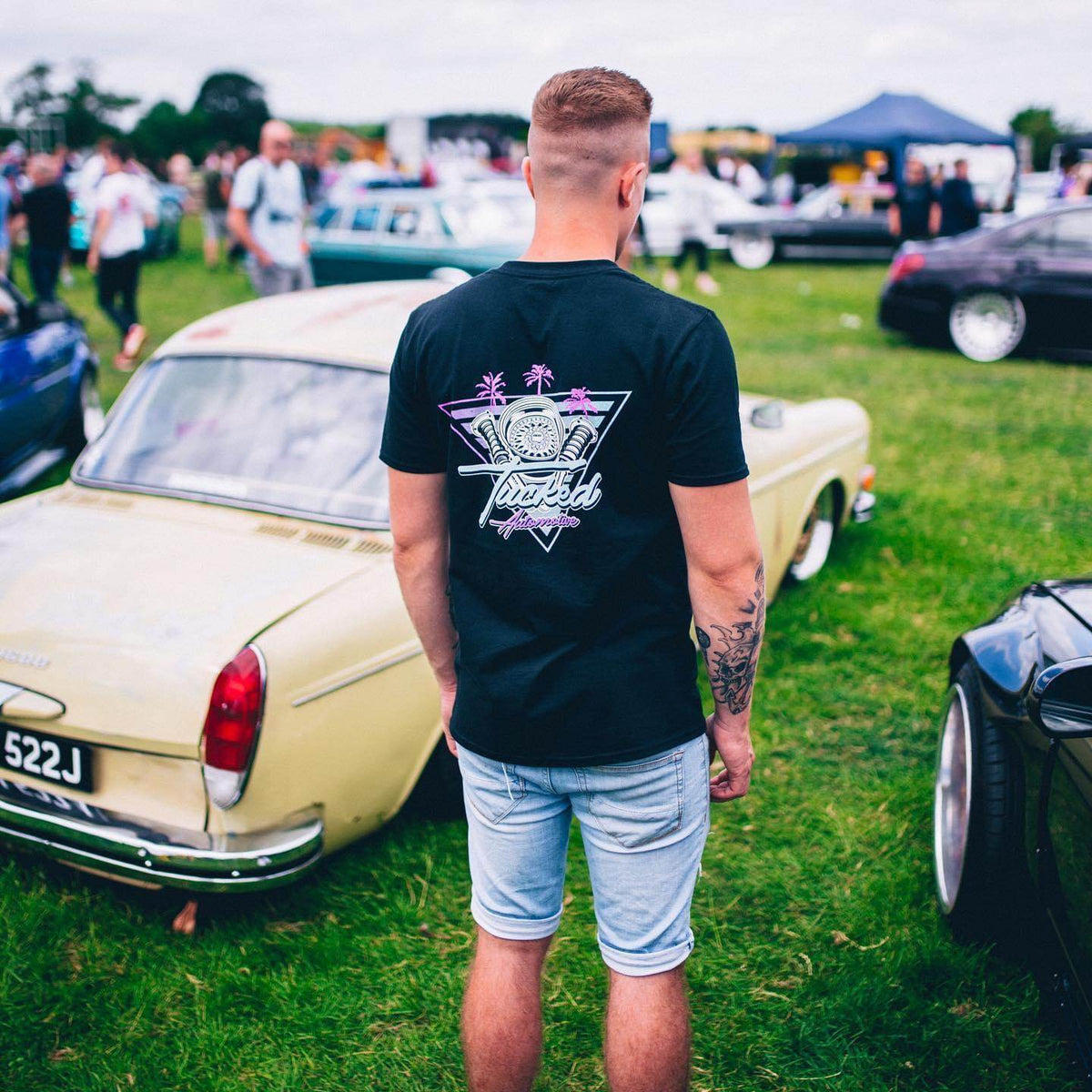 TUCKED MIAMI STYLE T-SHIRT - The Drivers HQ