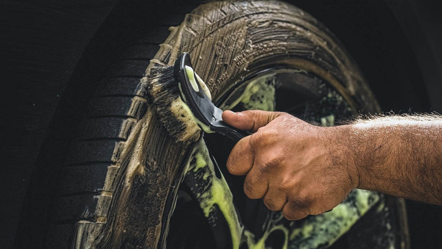 Best Alloy Wheel Cleaner UK: How to Choose Safely
