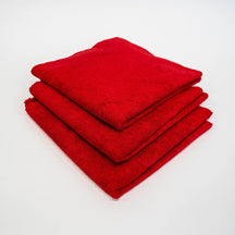 FibreKing Duplex edgeless cloth, three red cloths folded and stacked on a white background
