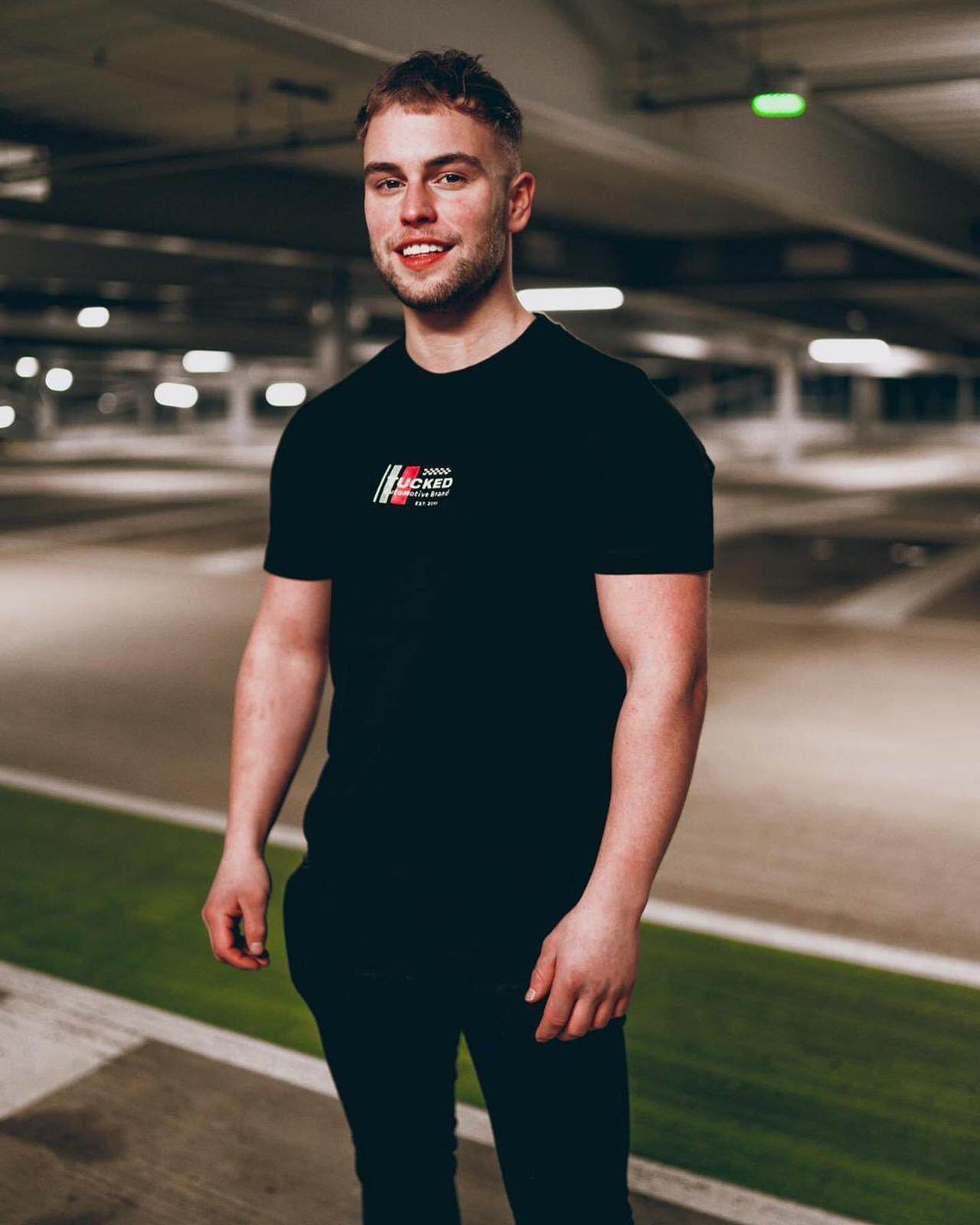 TUCKED EMBROIDERED LOGO FLAG T-SHIRT - The Drivers HQ