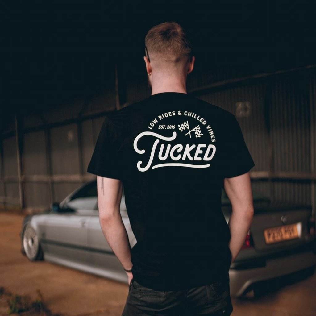 TUCKED CHILLED VIBES T-SHIRT - The Drivers HQ