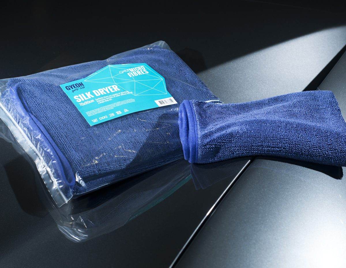 GYEON Q2M SILKDRYER DRYING TOWEL 70 X 90 - The Drivers HQ
