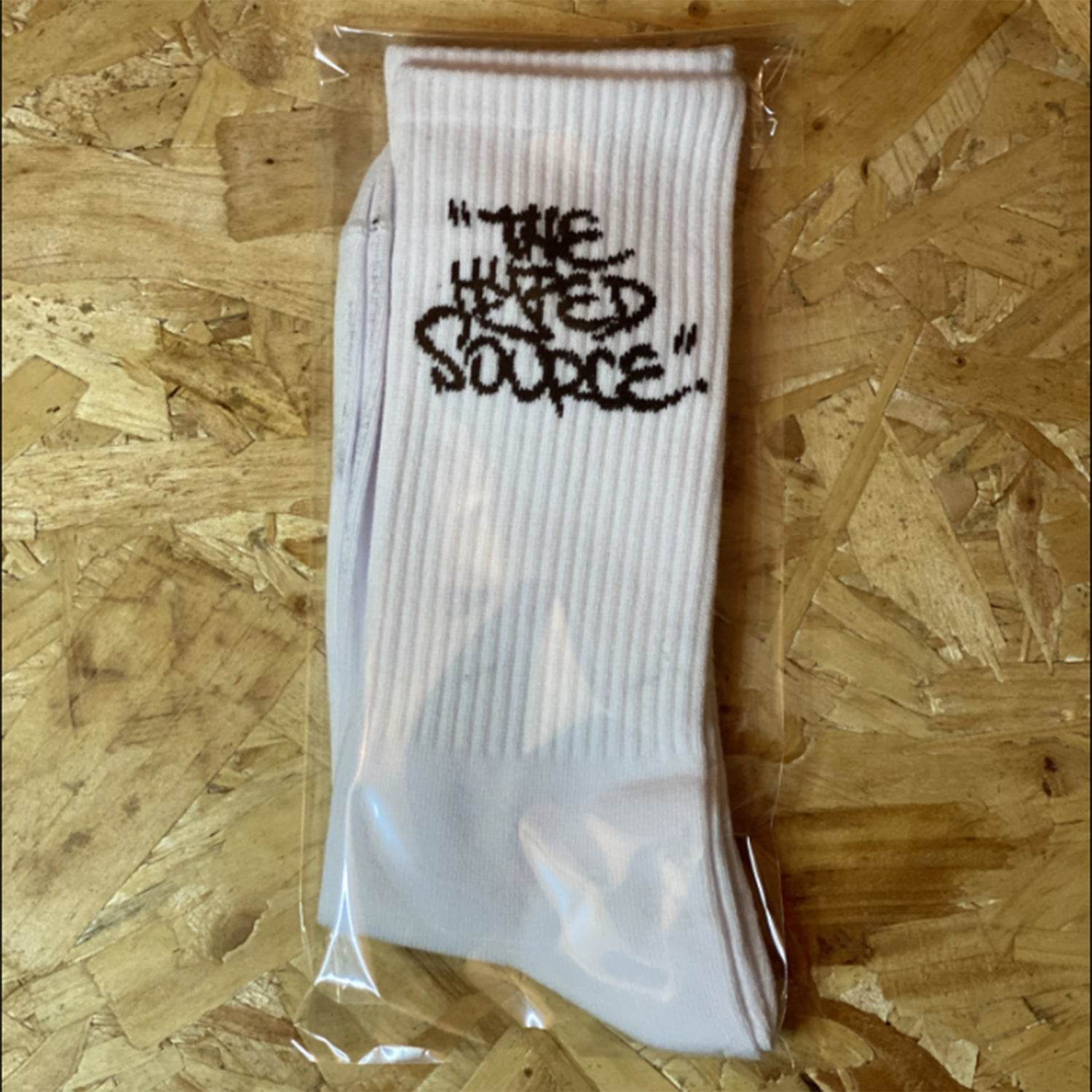 THE HYPED SOURCE LOGO WHITE SOCKS - The Drivers HQ